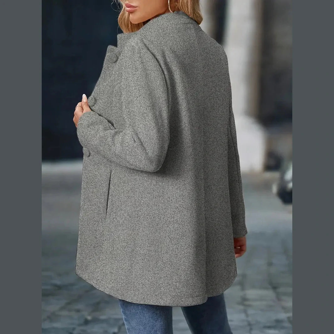 Amara – Modisch Enkelknappet Blazer