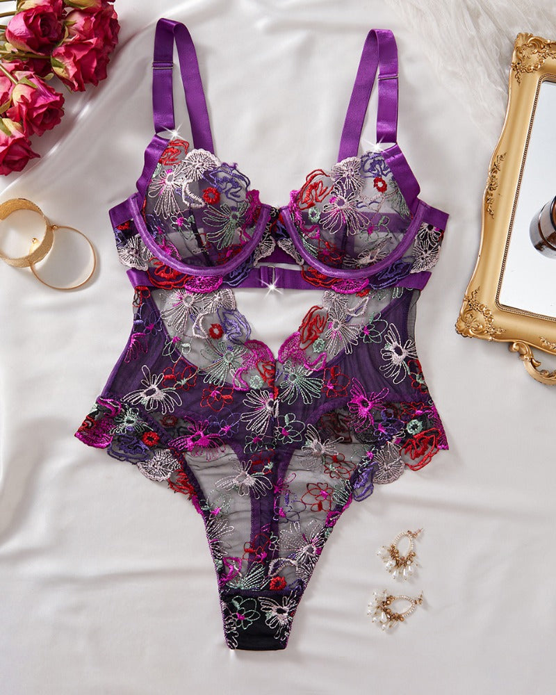 Monica™ | Elegant Mesh Lingerie Set med Blumenbroderi og Udskårne Detaljer