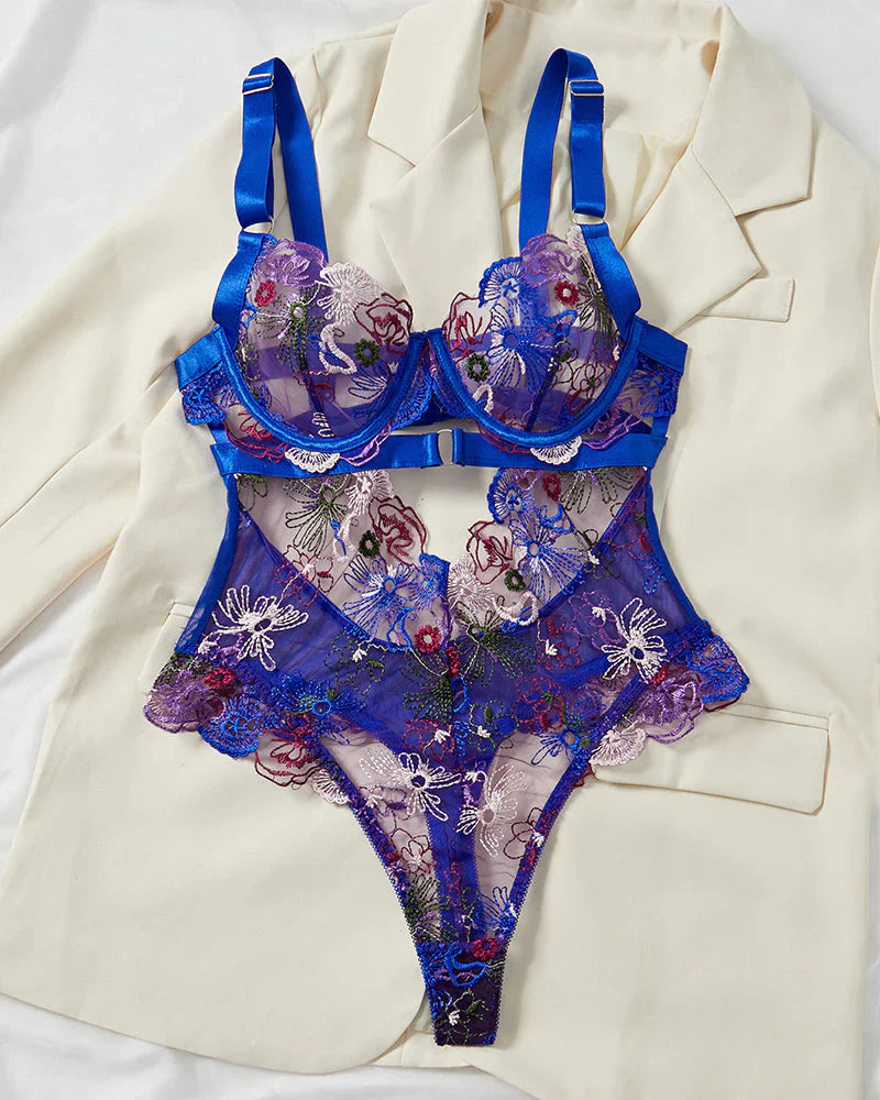 Monica™ | Elegant Mesh Lingerie Set med Blumenbroderi og Udskårne Detaljer