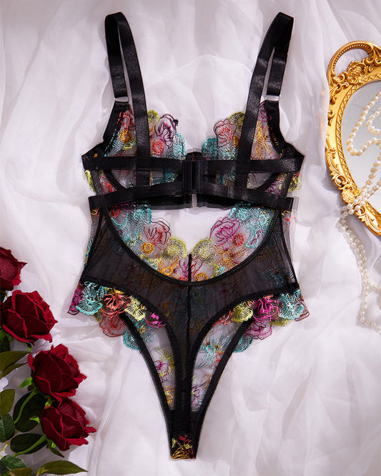 Monica™ | Elegant Mesh Lingerie Set med Blumenbroderi og Udskårne Detaljer
