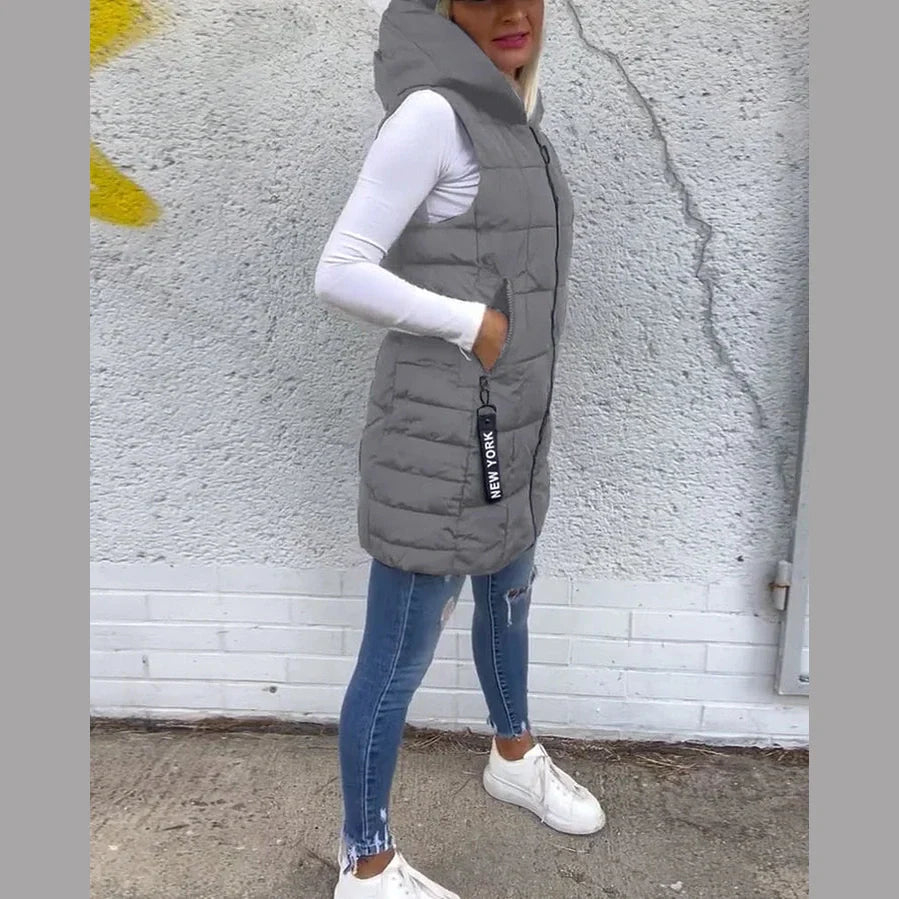 Melina – Ærmeløs polstret frakke med lynlås