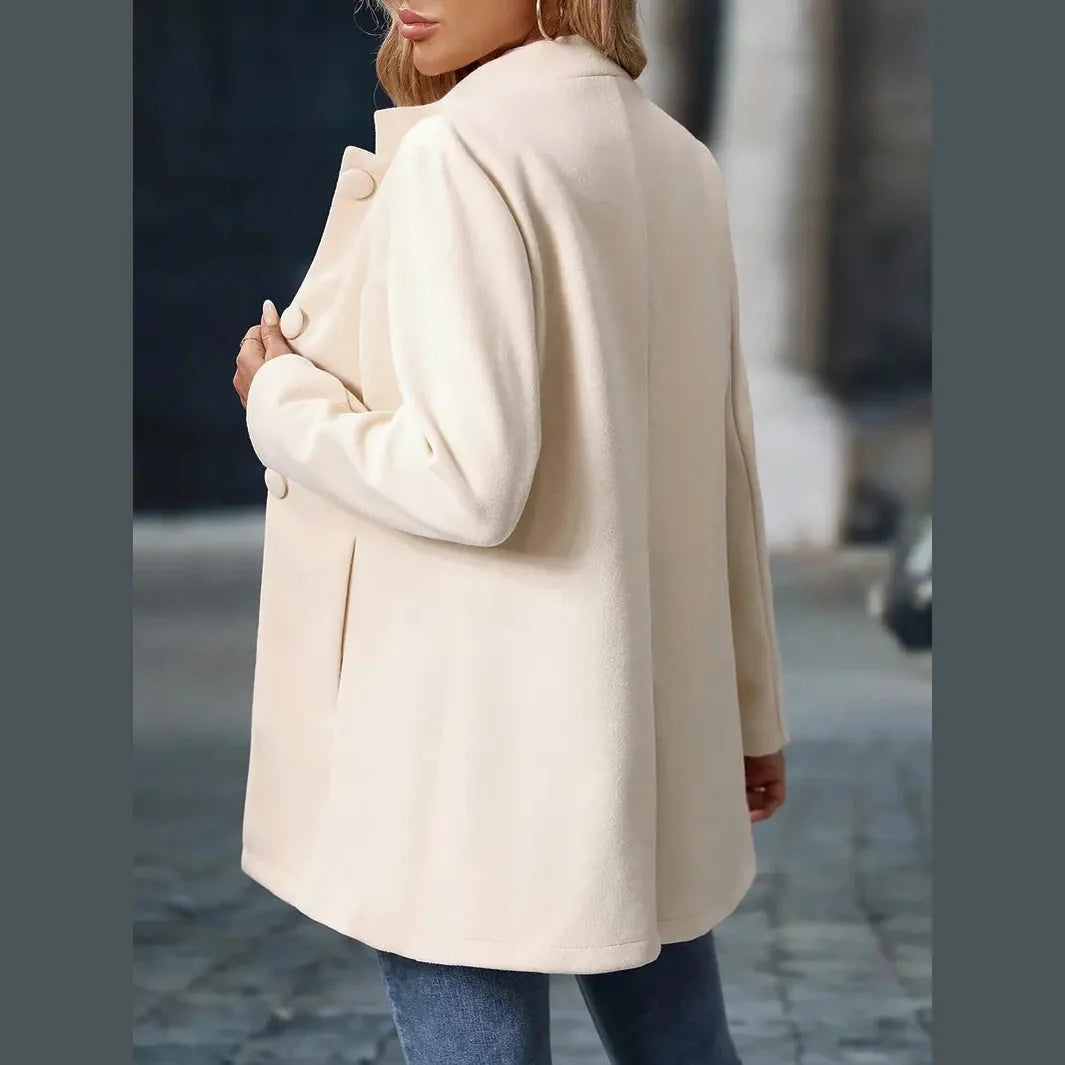 Amara – Modisch Enkelknappet Blazer