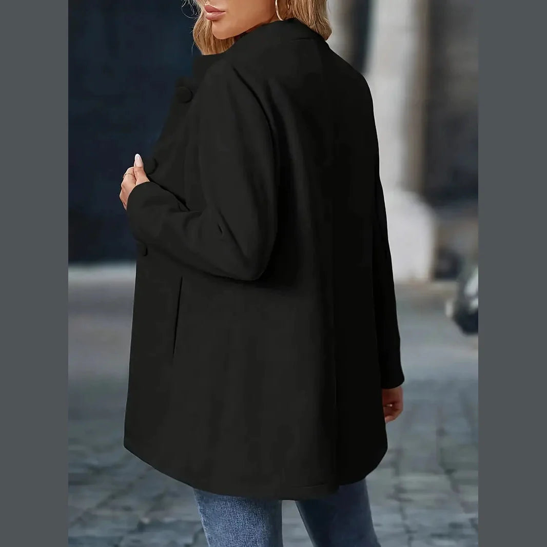 Amara – Modisch Enkelknappet Blazer