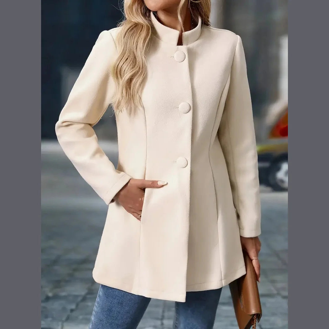 Amara – Modisch Enkelknappet Blazer