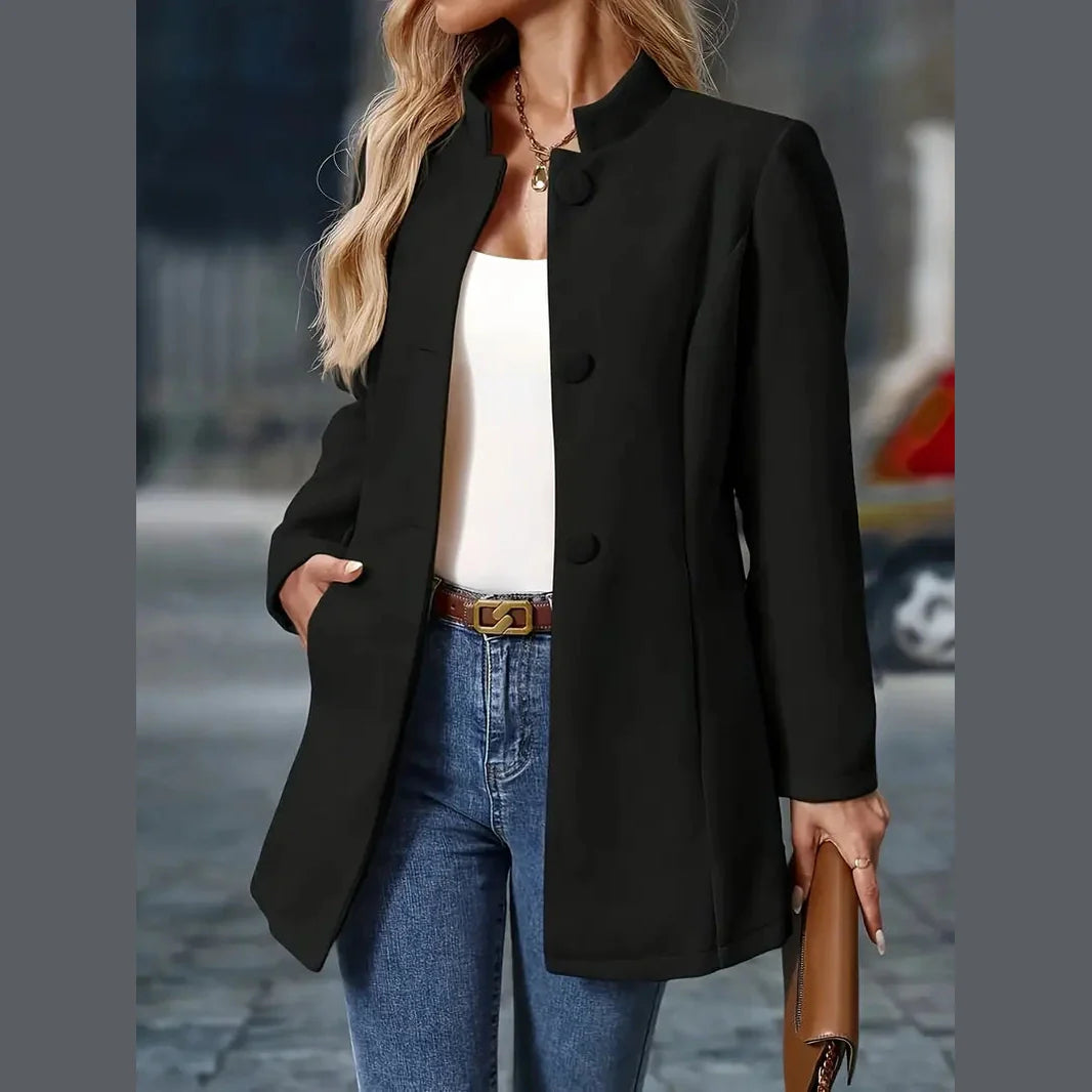 Amara – Modisch Enkelknappet Blazer