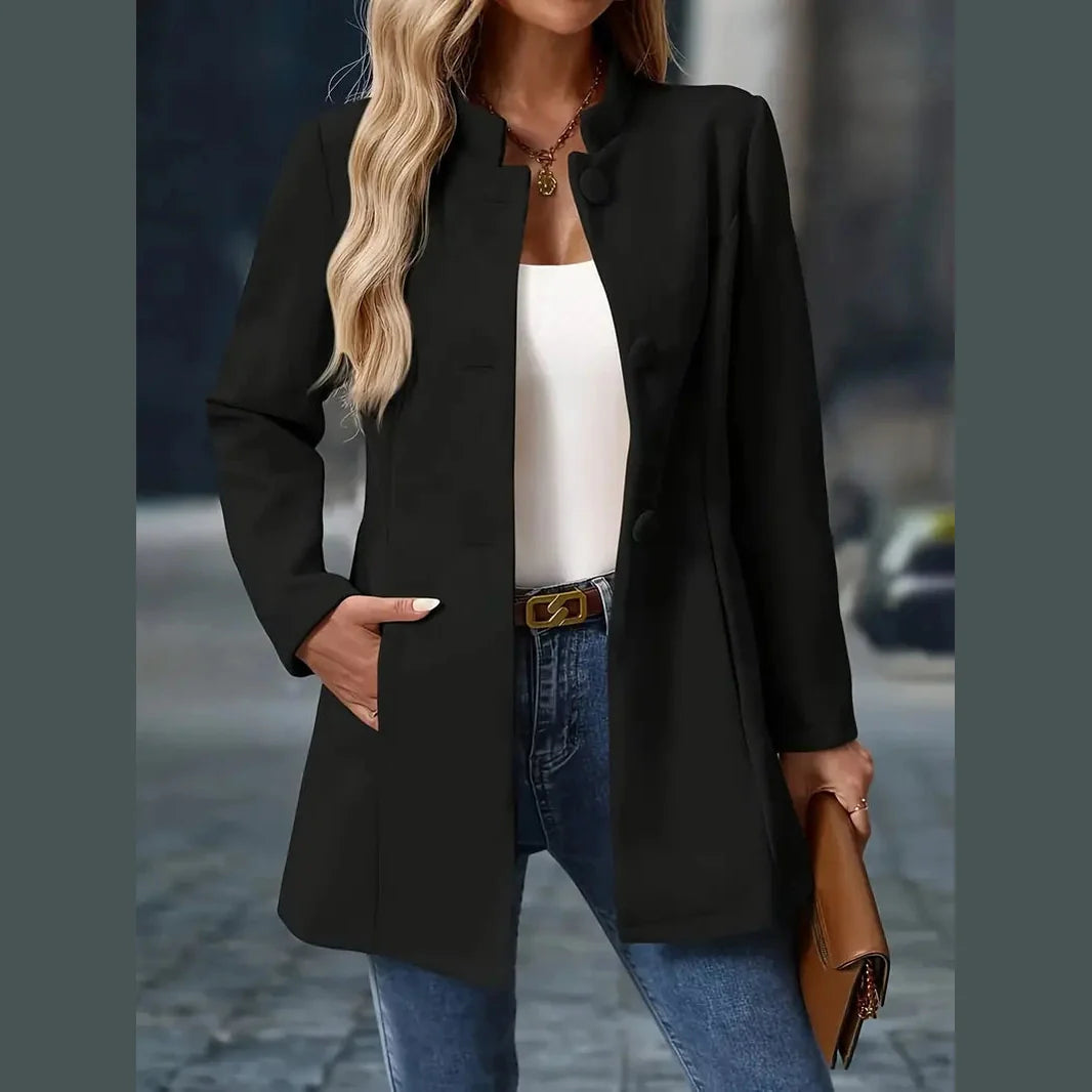Amara – Modisch Enkelknappet Blazer