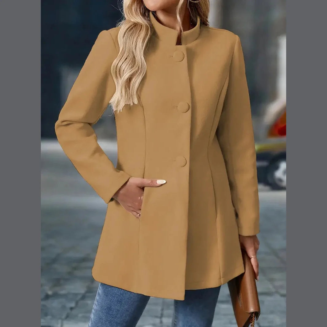 Amara – Modisch Enkelknappet Blazer