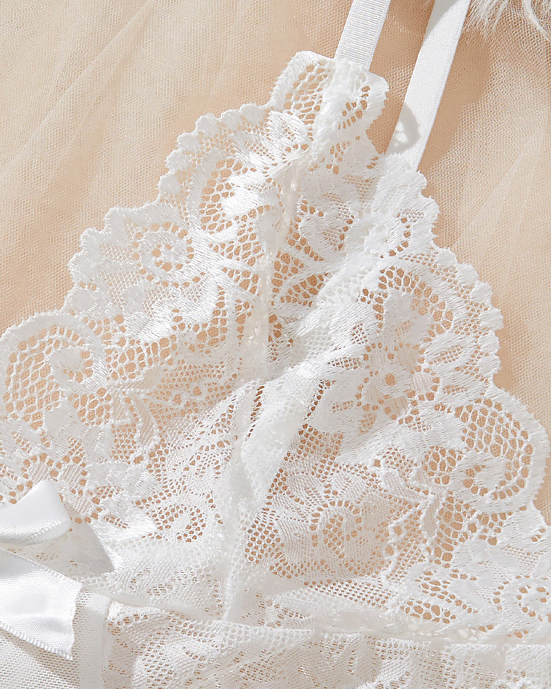 Julia™ | Sensuel blondekjole i blondestof med dybt V-hals og G-streng